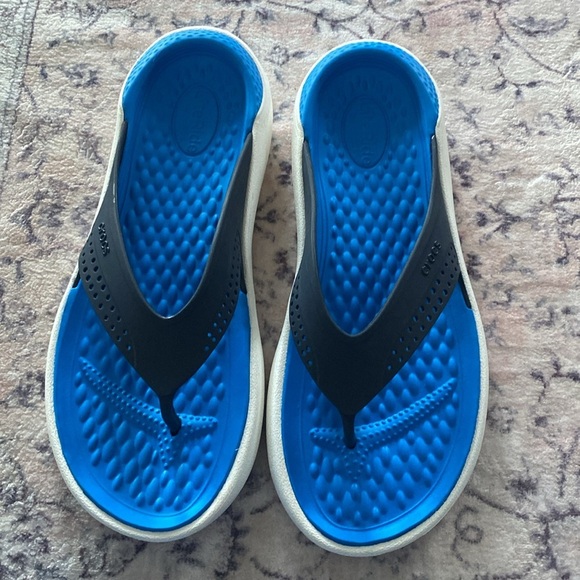 Crocs Lite Ride unisex, Blue and Black FlipFlops Sandals Size M 7 & W 9 - Picture 2 of 5